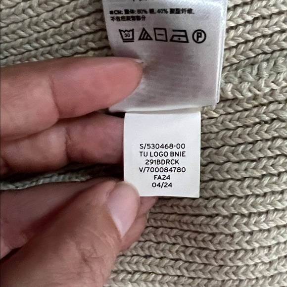 Baby GAP Beanie Knit Hat Size M/L Beige Tan Nude - Picture 9 of 9